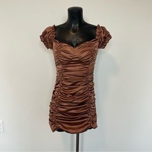 Ruched brown shortsleeve satin dress